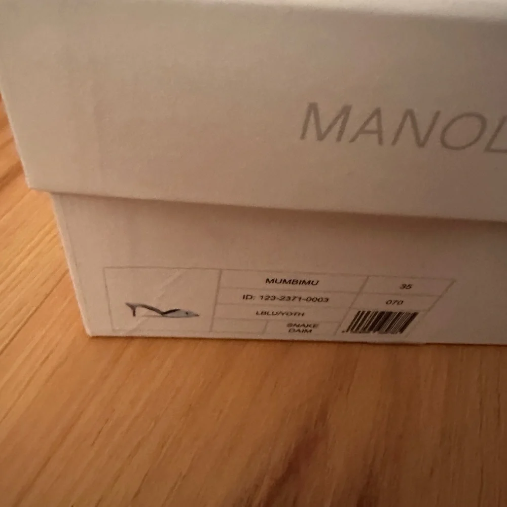 MANOLO BLAHNIK Mumbimu Bicolor Snakeskin Mule Sandals Size 5 NWB - Picture 6 of 7